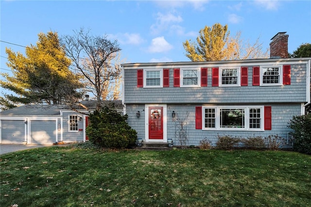 view of front of property with a front lawn