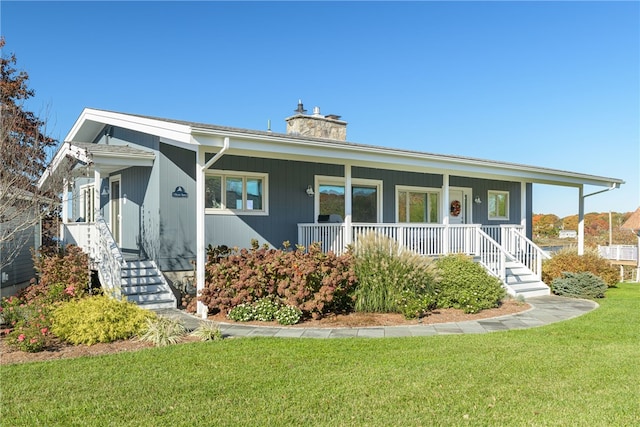 view of front facade with covered porch and a front lawn