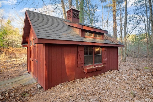 view of outbuilding