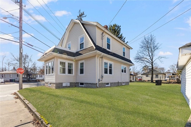 view of side of property featuring a lawn