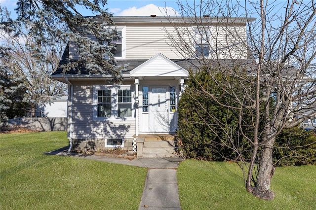 view of front of house featuring a front lawn