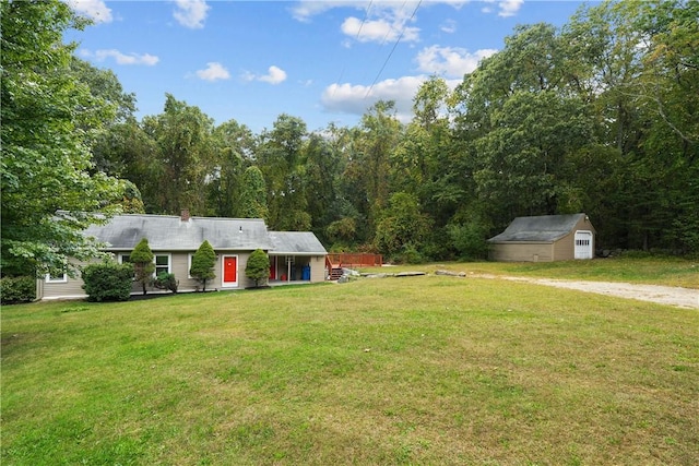 view of front of house with an outdoor structure and a front yard