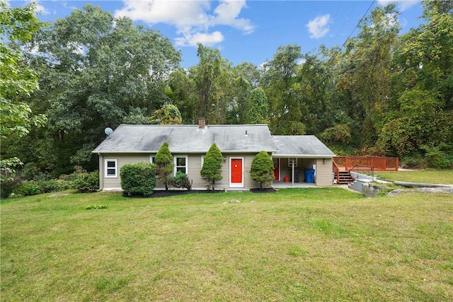 view of front of house with a front lawn