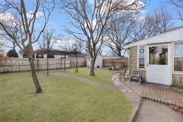 view of yard with a storage unit