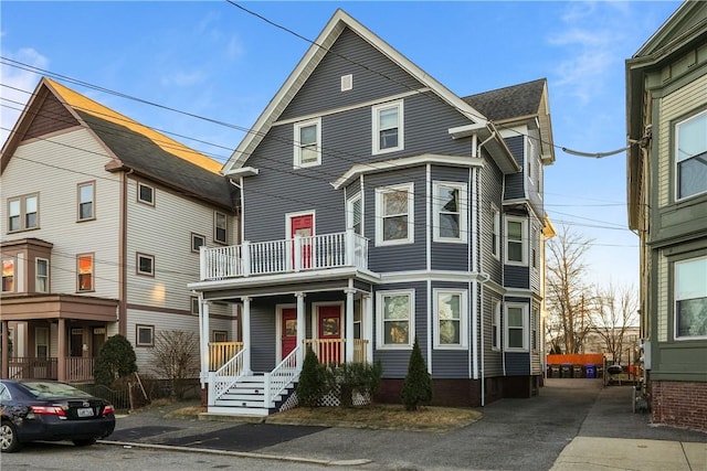 view of front of home with covered porch