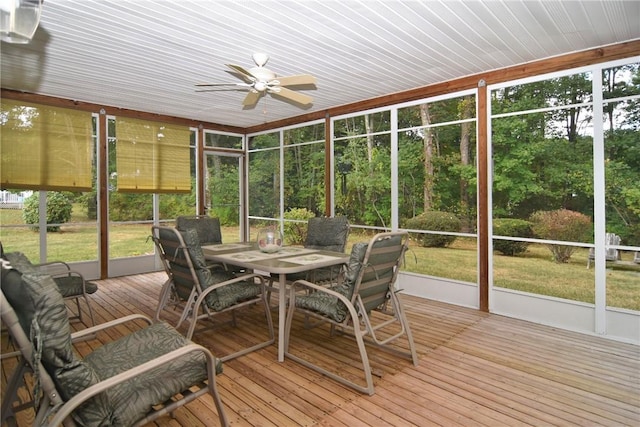 sunroom featuring ceiling fan