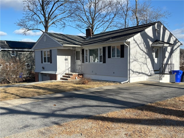 view of front facade featuring a garage