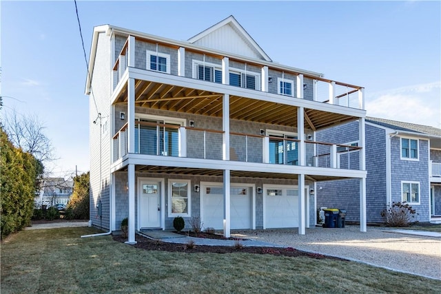 view of front of house featuring a front yard and a garage