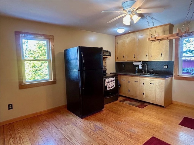 kitchen with backsplash, black appliances, sink, light hardwood / wood-style flooring, and ceiling fan