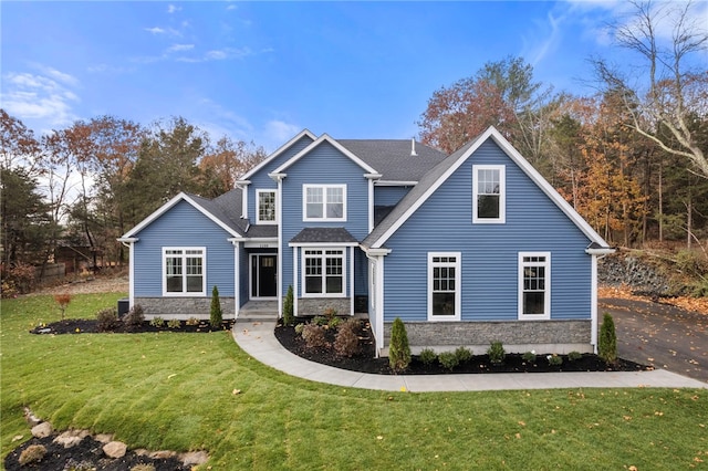 view of front of property with a front yard