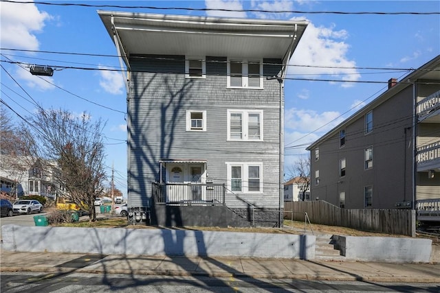 view of front of property