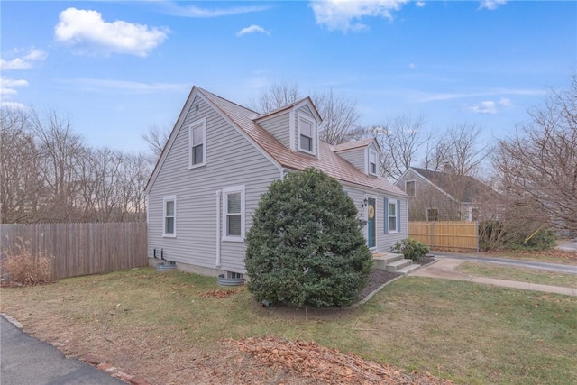 view of side of property featuring a yard