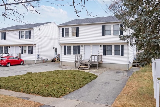 view of front of house with a front lawn