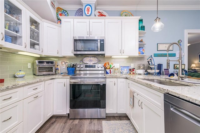 kitchen featuring dark wood-type flooring, hanging light fixtures, stainless steel appliances, white cabinetry, and sink