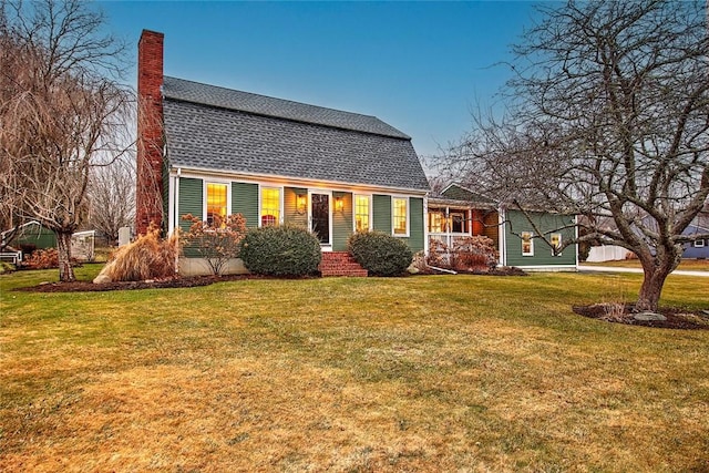 view of front of property with a front lawn