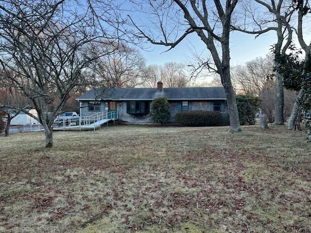 single story home with a front lawn