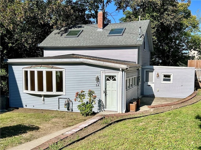 view of front of property with a front lawn