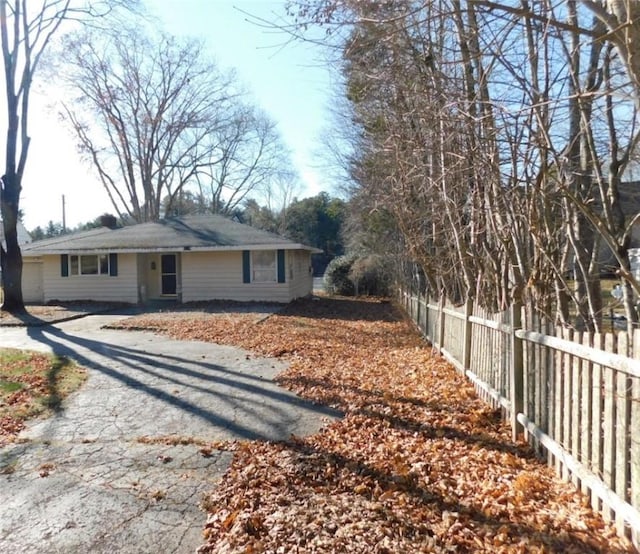 view of front of property