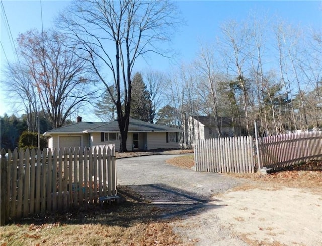 view of front facade featuring a garage