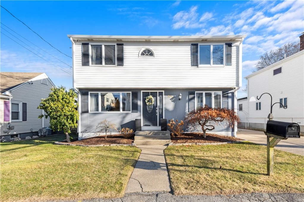 front of property featuring a front lawn