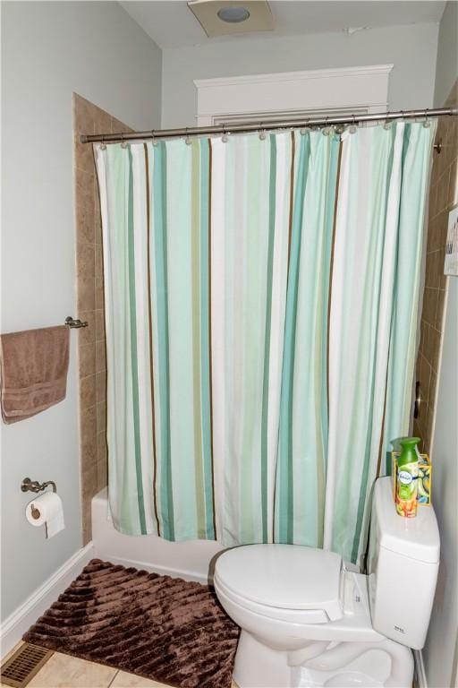 bathroom with shower / tub combo with curtain and toilet