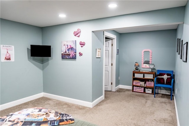 game room featuring carpet