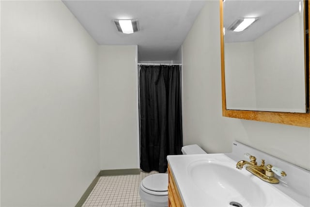 bathroom with toilet, vanity, and a shower with curtain