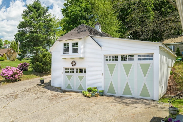 view of detached garage