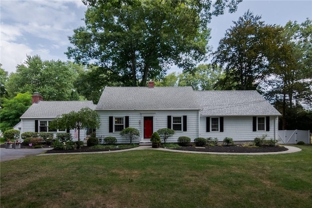 ranch-style house featuring a front yard