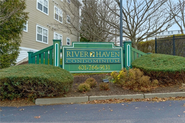 view of community / neighborhood sign