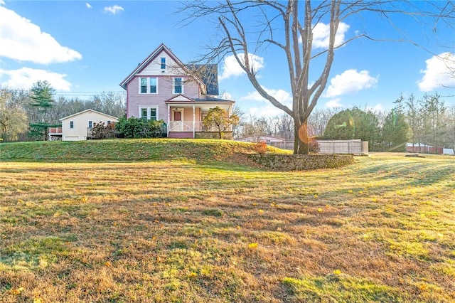 view of front facade featuring a porch and a front yard