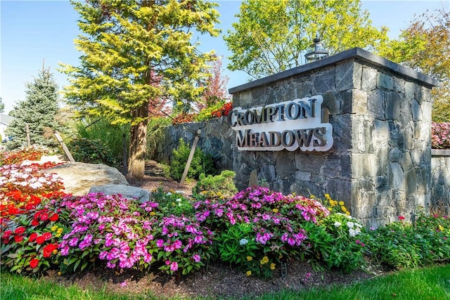 view of community / neighborhood sign