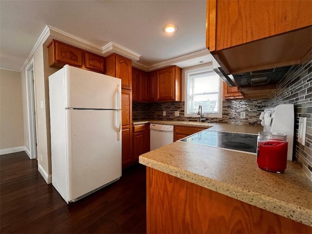 kitchen featuring tasteful backsplash, white appliances, dark wood-type flooring, crown molding, and sink