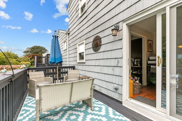 balcony featuring an outdoor hangout area