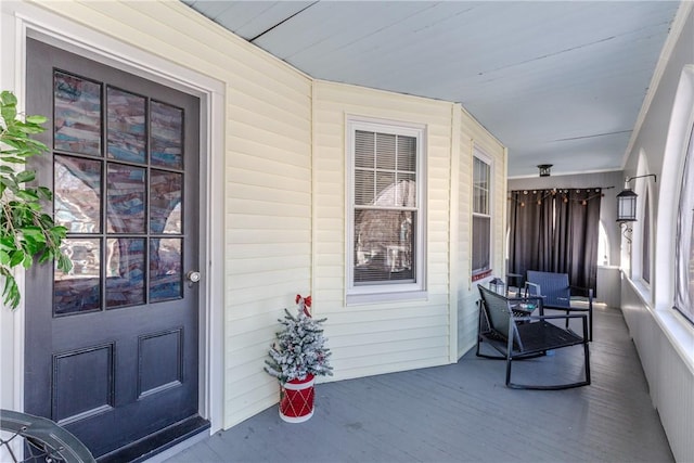 property entrance featuring a porch