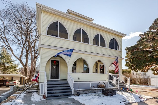 view of front of property featuring covered porch and a fire pit