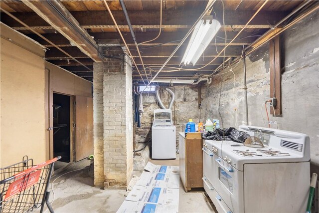 basement with washing machine and dryer