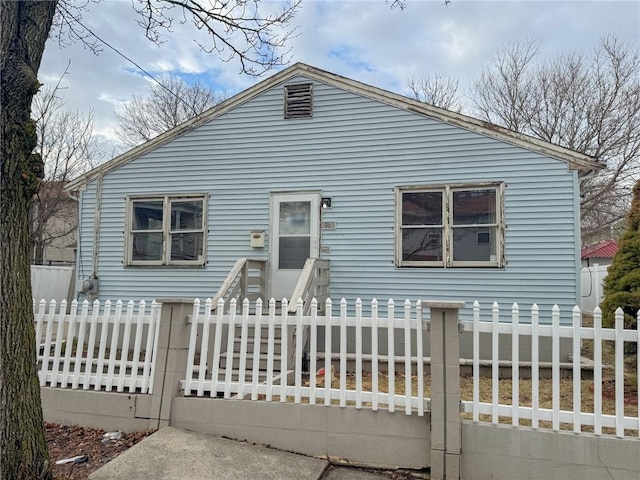 bungalow featuring a fenced front yard