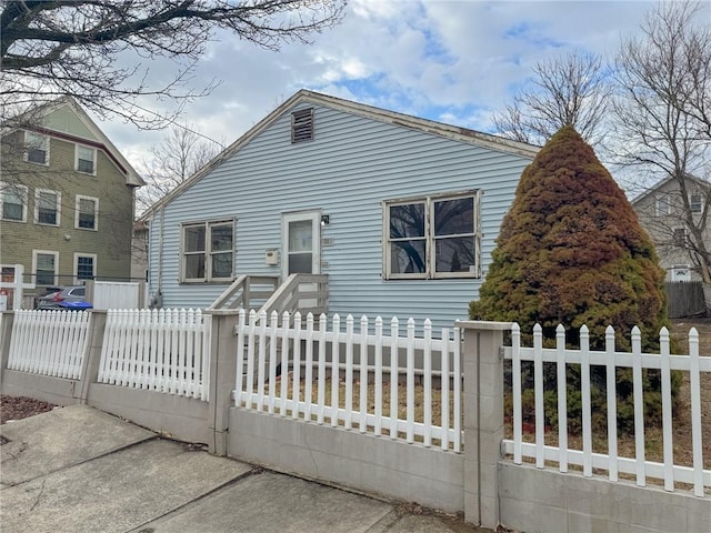 view of front of house with a fenced front yard