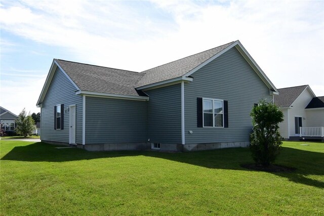 back of house featuring a yard