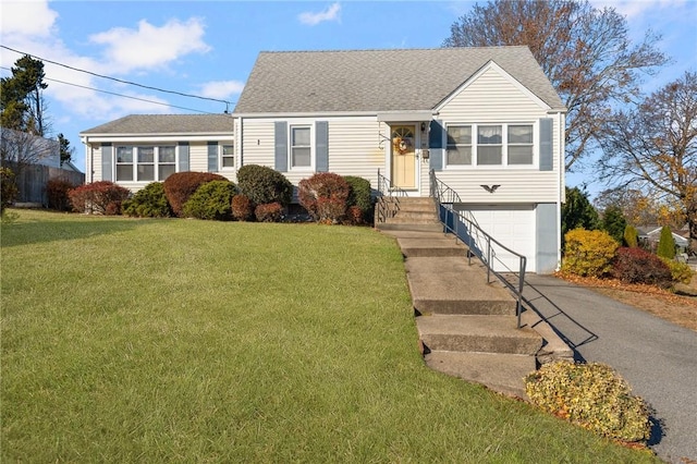 view of front of home featuring a front lawn and a garage