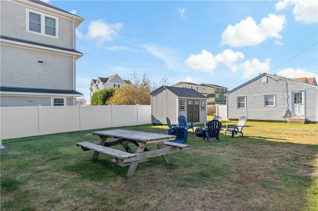 view of yard featuring a storage shed