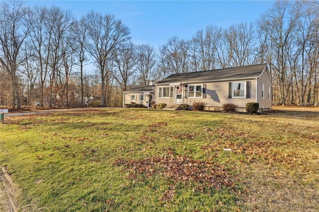 view of front of house with a front lawn