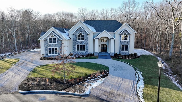 view of front of house featuring a front lawn