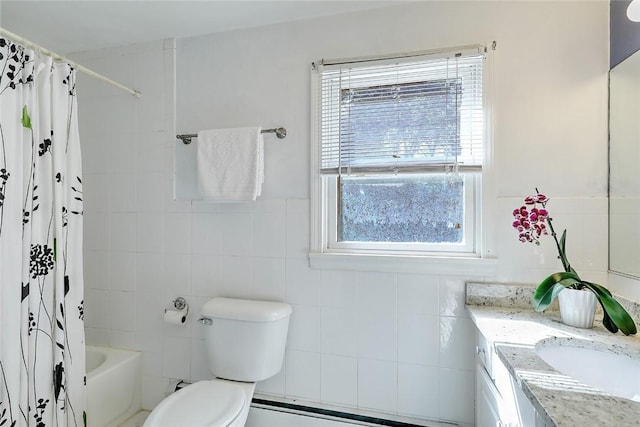 full bathroom featuring toilet, a wealth of natural light, vanity, and shower / tub combo with curtain