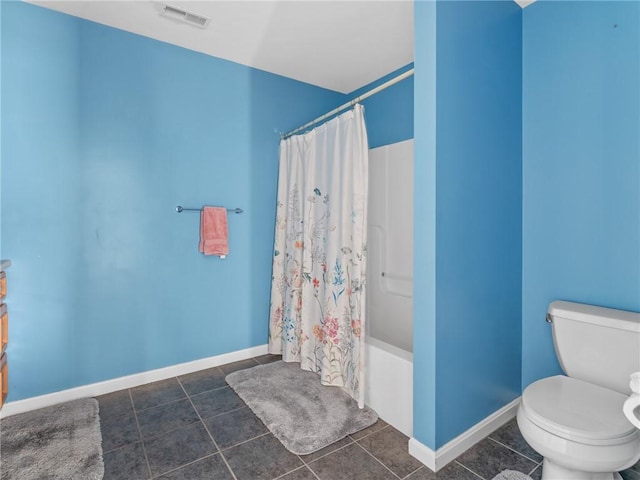 bathroom featuring toilet and shower / bath combo with shower curtain