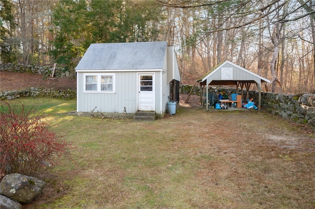 view of outdoor structure featuring a yard and a carport