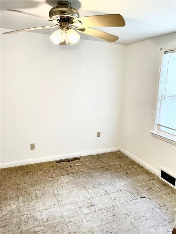 unfurnished room featuring ceiling fan