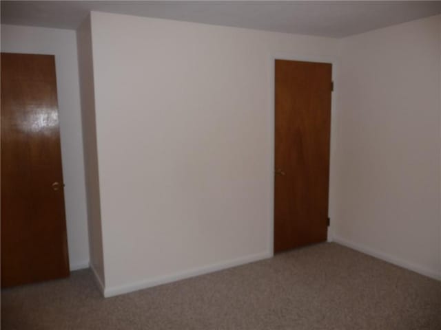 unfurnished room with carpet flooring