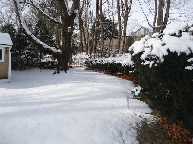 view of yard layered in snow